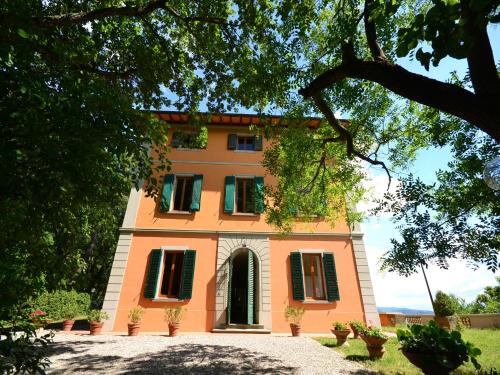 Montefiridolfi House | Scenic Holiday Home in Montefiridolfi with Pool Access