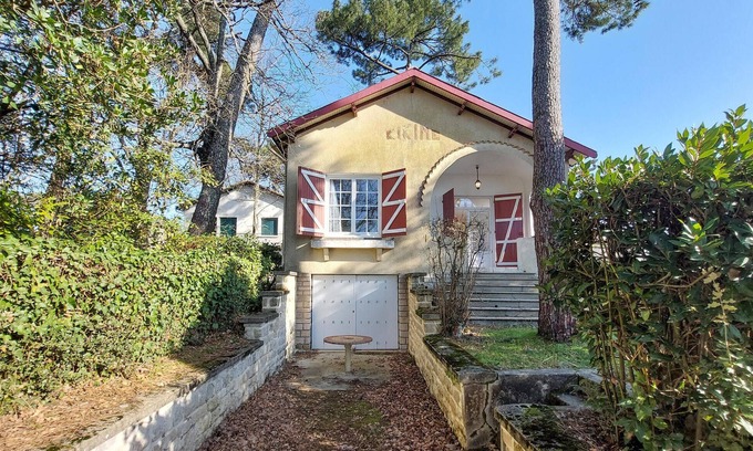 Meschers-sur-Gironde House | Experience an Ocean View Getaway in a Family-Friendly Home