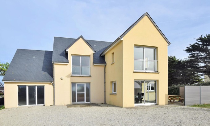 Saint-Germain-sur-Ay House | Ideal 3 Bedroom Retreat in Saint-Germain-sur-Ay