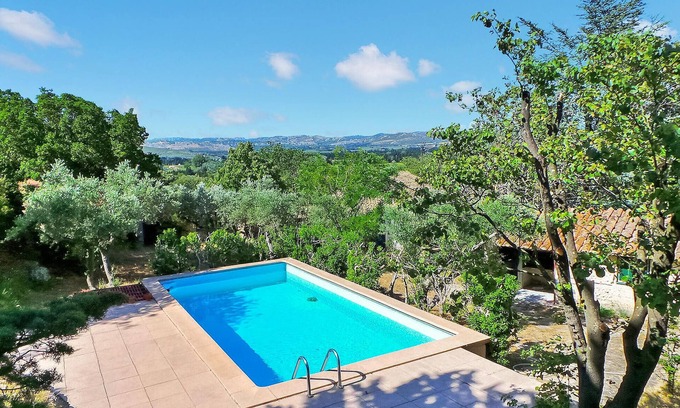 Saint-Martin-de-Crau House | Comfortable 5 Bedroom Accommodation in Saint-Martin-de-Crau