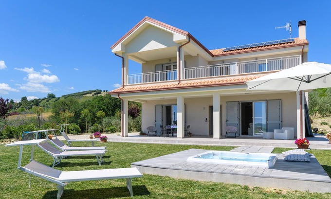 Appignano del Tronto House | Lovely home in Appignano del Tronto