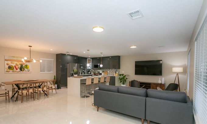 Ludlam House | Convenient Home Near Highways, Shops & Hospitals - 9.8/10