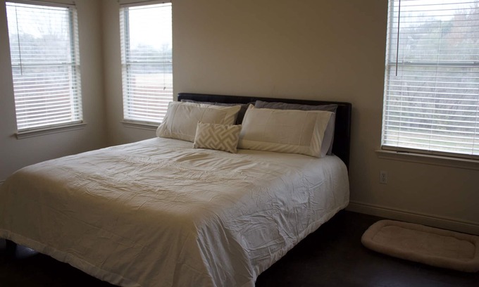 Austin House | Ideal Family Retreat with Ocean View & Pet-Friendly Options