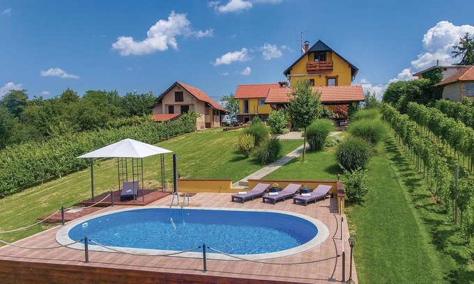 Jalzabet House | Family-Friendly 3 Bedroom Stay in Varazdinske Toplice