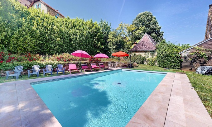 Salignac-Eyvignes House | Spacious 5 Bedroom Retreat with Pool in Salignac-Eyvigues