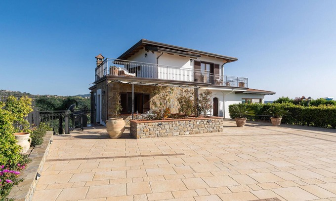 Agropoli House | Cozy 2-Bedroom Getaway with Oceanfront Views in Agropoli