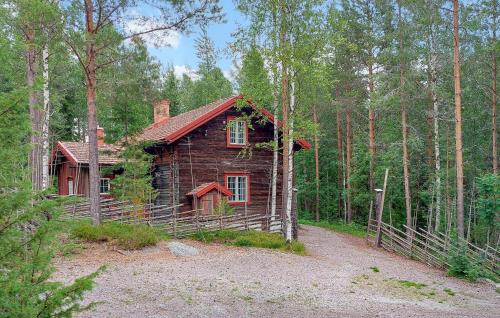 Idkerberget House | Cozy Retreat in Borlnge with Inviting Sauna and Family Amenities