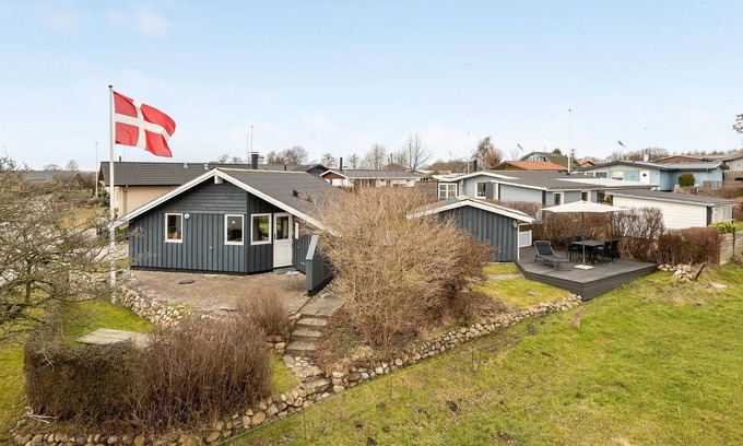Broager House | Relaxing Cottage Retreat by Vemmingbund Beach with Ocean Views