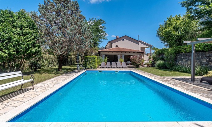 Cerovlje House | Exceptional 4-Bedroom Stay in Cerovlje with Pool & Spa