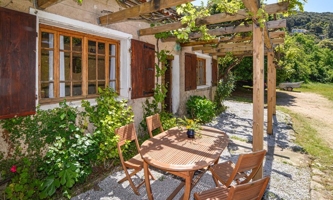 Coti-Chiavari House | Classic Corsican Retreat with Lake Views and Spa Access