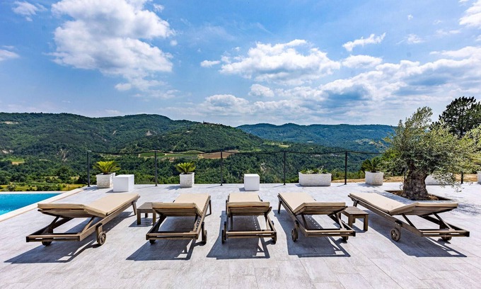 Korelici House | Comfortable 5-Bedroom Retreat with Pool in Draguc