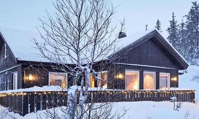 Kroderen House | Cozy 4-Bedroom Retreat with Lake View in Eggedal