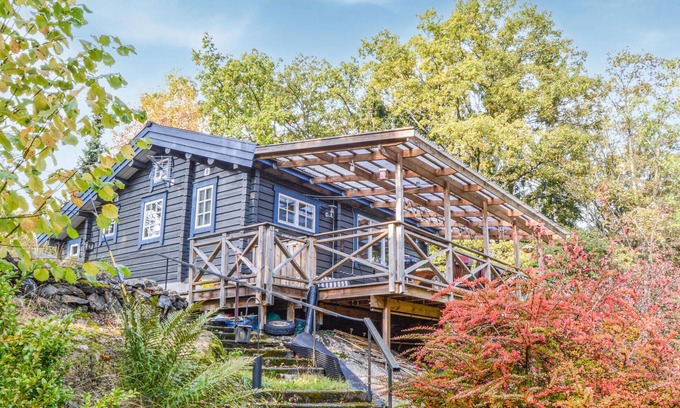 Farstanaset House | Idyllic Log Cabin Retreat on Lake Magelungen's Shores