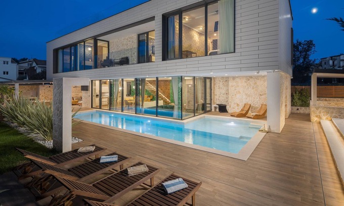 Funtana House | Chic Vacation Home with Oceanfront Pool & Spa Amenities