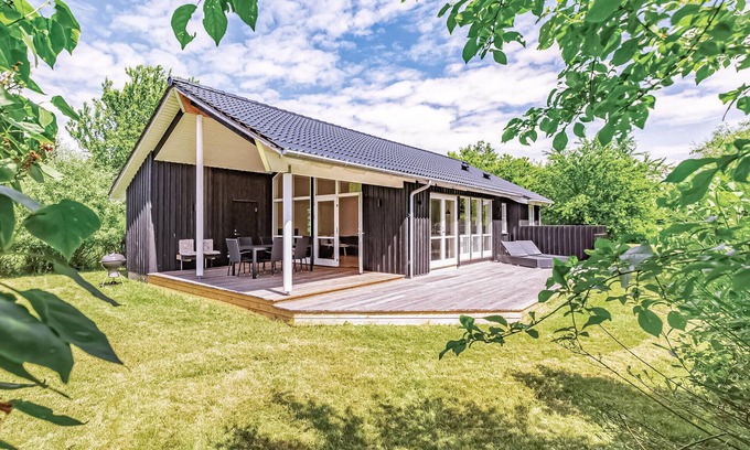 Reersø House | Cozy 2 Bedroom Stay in Gørlev with Ocean and Lake Views