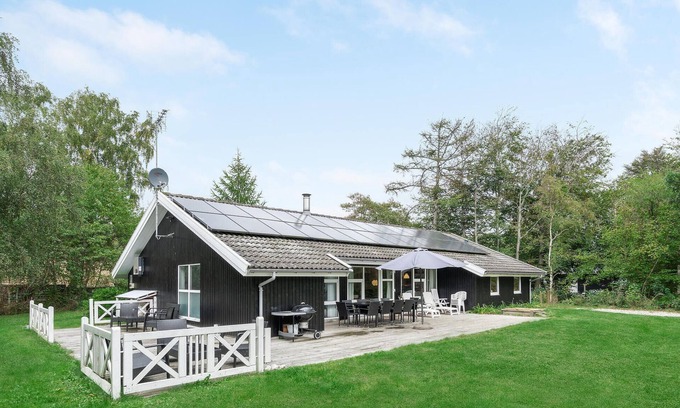 Udsholt Sand House | Family-Friendly Holiday Home with Ocean and Lake Views