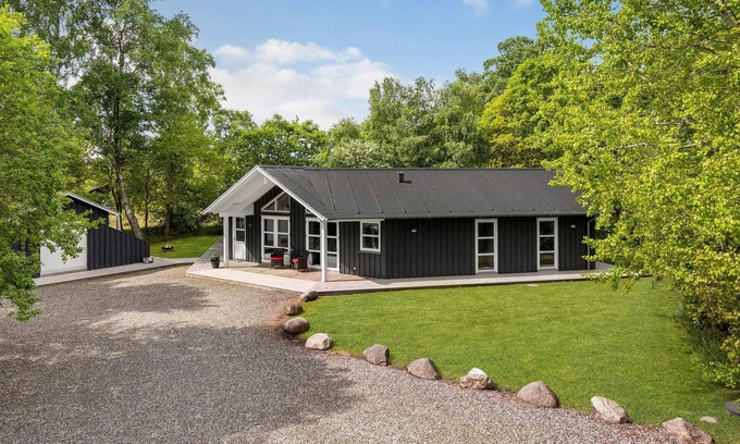 Grena Strand House | Spacious House with Ocean Views in Norddjursland