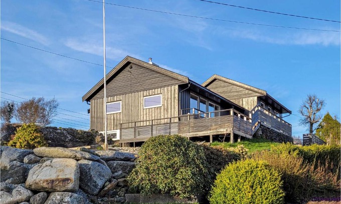 Karmoy House | Charming Håvik Retreat with Wifi for Family Getaways