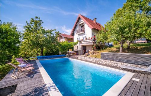 Karlovac House | Inviting Home in Cerovac Vukmanicki with Pool & Kitchen
