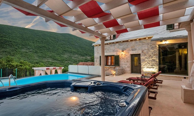Podbablje House | Relaxing Getaway with Pool and Spa for Memorable Stays