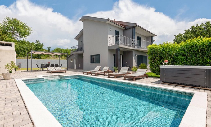 Imotski House | Relaxing 4 Bedroom Retreat with Pool in Imotski