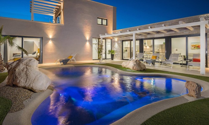 Kastelir House | Comfortable 4 Bedroom Retreat in Kastelir with Pool