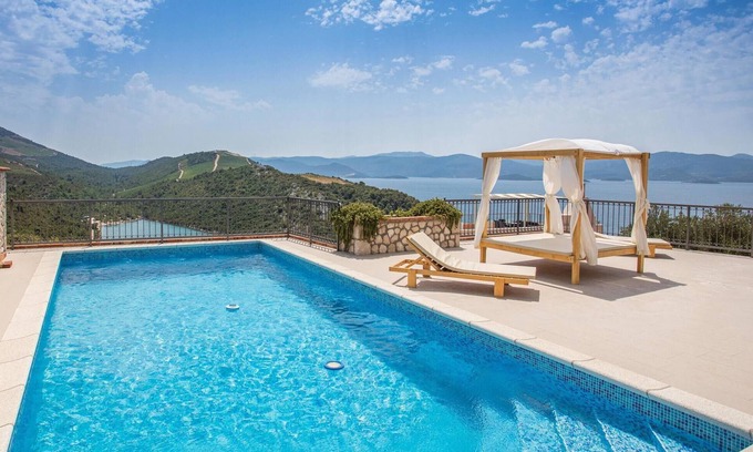 Kremena House | Family-Friendly 3 Bedroom Retreat in Kremena with Ocean Views