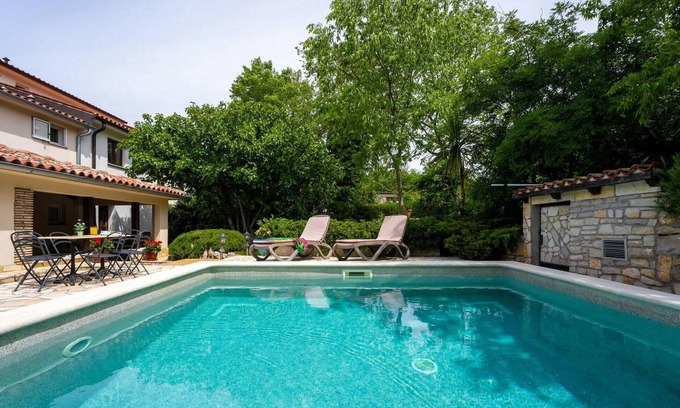Vozilici House | Ideal 3 Bedroom Escape in Krsan with Ocean View & Pool