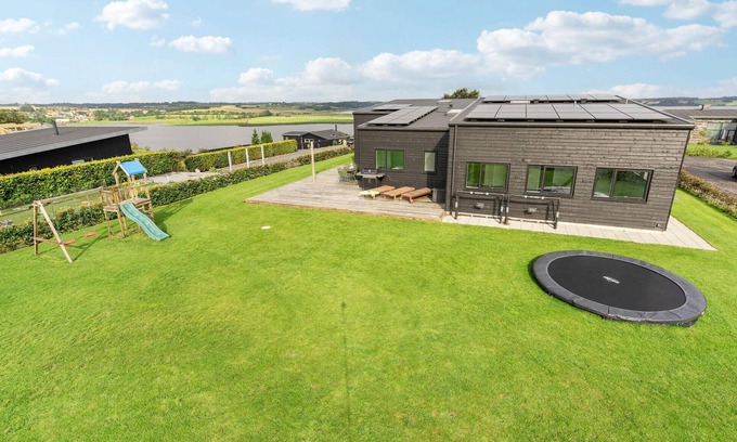 Hjarbæk House | Ideal 5 Bedroom Retreat in Løgstrup with Pool & Spa