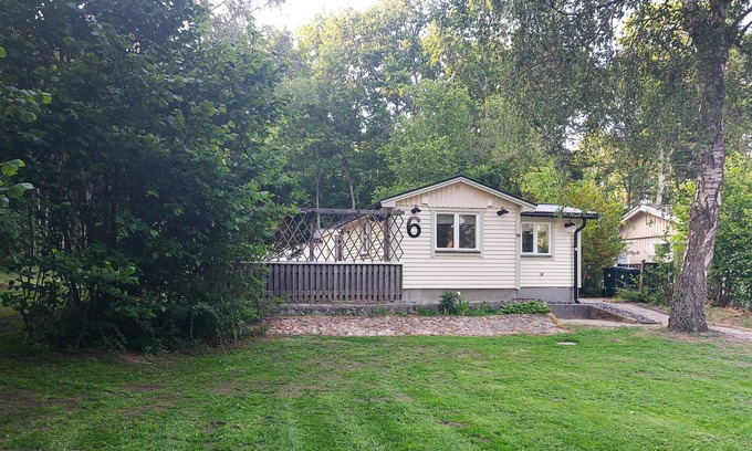 Ludvigsborg House | Cozy Cottage with Lake View Near Ringsjön in Skåne