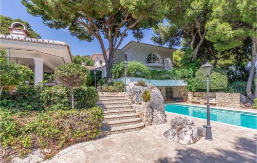 Pinares de San Anton House | Family-Friendly 7 Bedroom Home with Pool in Málaga