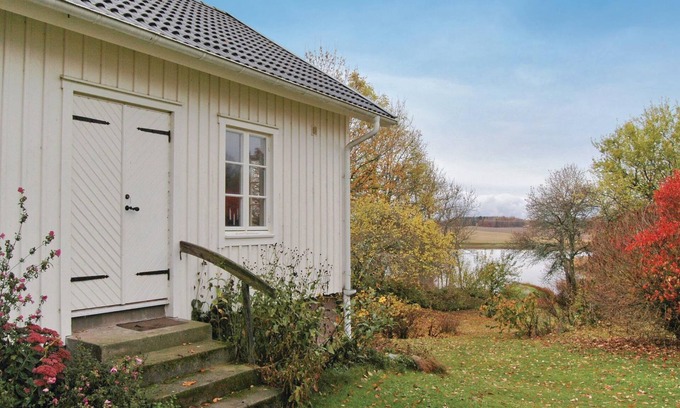 Mellerud House | Renovated Cottage with Lake View & Spa at Örs Vicarage