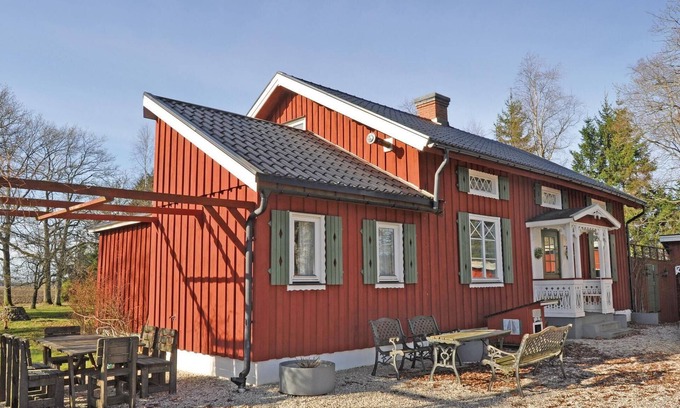 Mellerud House | Exceptional 2 Bedroom Stay in Mellerud with Lake View