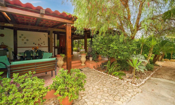 Contrada Fiori Sud House | Enjoy an Incredible Family Getaway in a Cozy Cottage