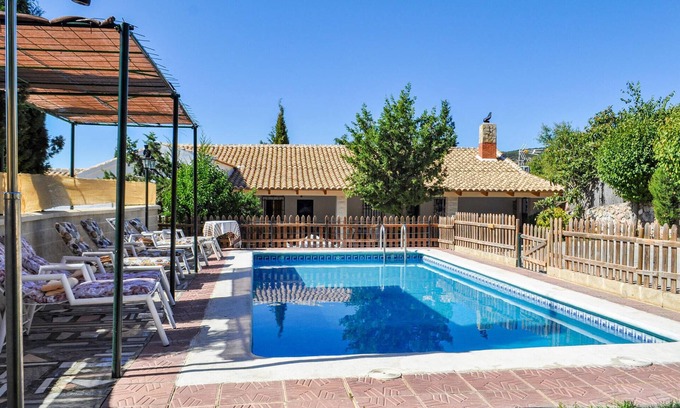 Montefrio House | Relaxing Farmhouse Getaway with Private Pool & Spa