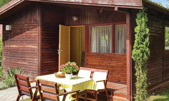 Gledy House | Cozy 1 Bedroom Retreat in Morag with Lake View & Spa