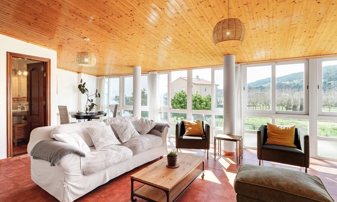 Muros House | Coastal Retreat with Ocean View and Family-Friendly Amenities