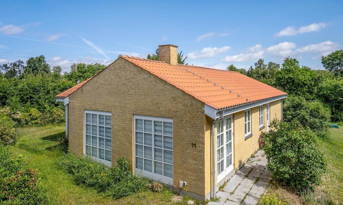 Olsted House | Quaint Cottage Steps from the Fjord with Beautiful Garden