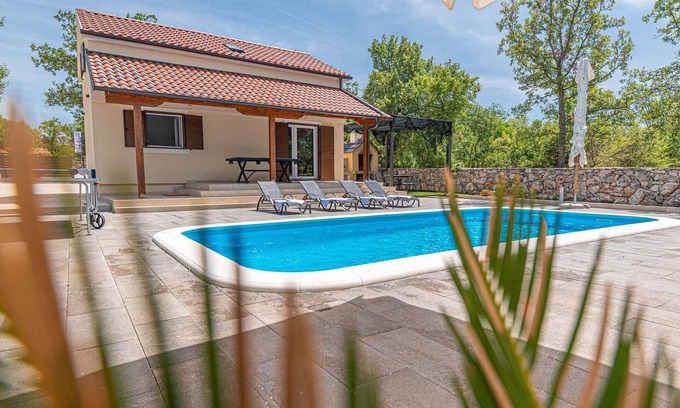 Oklaj House | Entertainment Oasis with Pool, Spa & Family-Friendly Fun