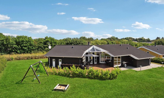 Spodsbjerg House | Cozy Cottage Retreat with Oceanfront Views in Spodsbjerg