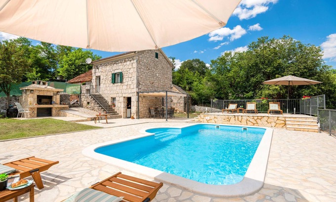 Runovici House | Idyllic Cottage with Ocean View & Unique Panorama
