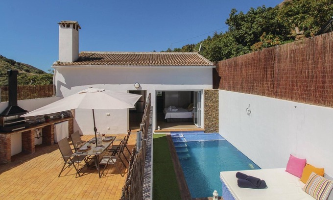 Arenas House | Unforgettable Getaway Home with Pool & Spa Amenities