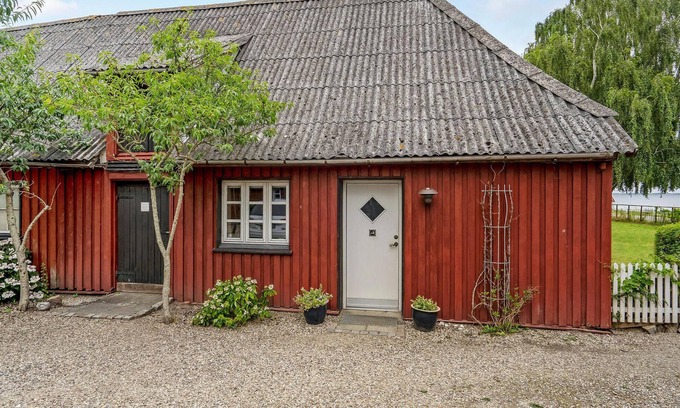 Skarupøre House | Scenic Farm Stay with Ocean View and Family-Friendly Amenities