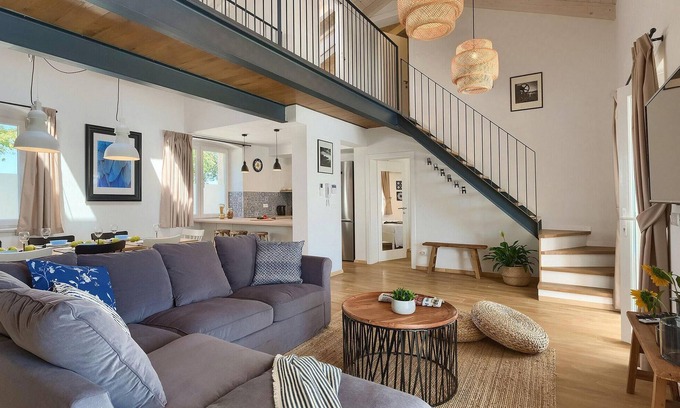 Tinjan House | Spacious 4-Bedroom Family Retreat in Tinjan with Pool