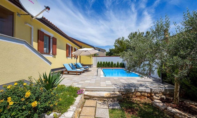 Murine House | Bright 2-Bedroom Retreat in Umag with Oceanfront Views