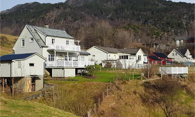 Kvinnherad House | Comfortable Home in Utker with Free Wifi for Families