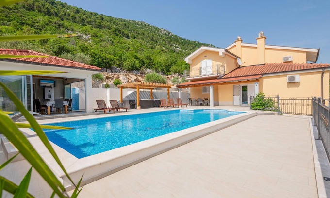 Vrgorac House | Discover a Delightful Vacation House in Dalmatian Hinterland