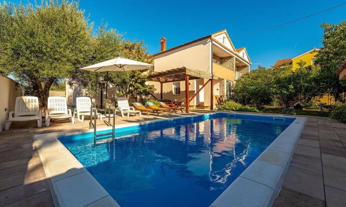 Vrsi House | Functional Cottage in Vrsi with Oceanfront Views & Pool