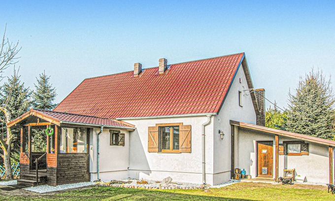 Wronki House | Cozy Cottage with Lake View and Pet-Friendly Amenities