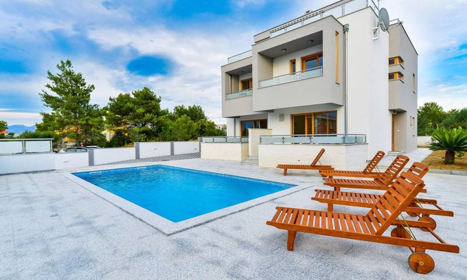 Zaton House | Lovely home in Zaton with WiFi